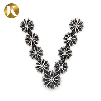 Custom V Shape Decorative Shoe Clips 110mm*95mm Zinc Alloy Material supplier